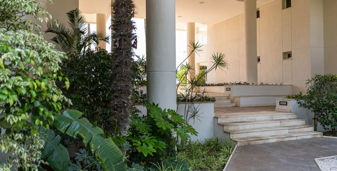 Alquiler a corto plazo de apartamento en planta media en New Golden Mile 19