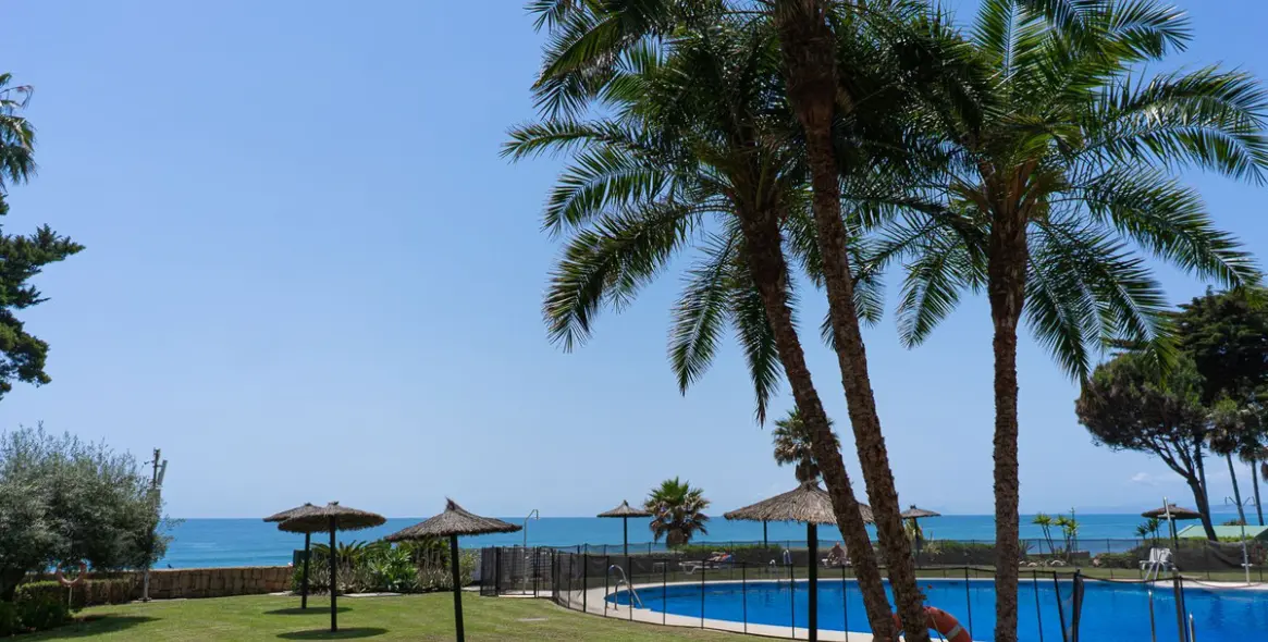 Alquiler a corto plazo de apartamento en planta media en New Golden Mile 20