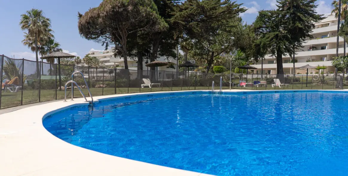 Alquiler a corto plazo de apartamento en planta media en New Golden Mile 21