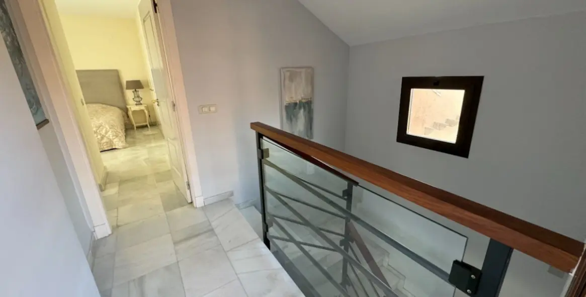 Short-term rent of penthouse in New Golden Mile 21