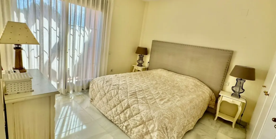 Short-term rent of penthouse in New Golden Mile 22