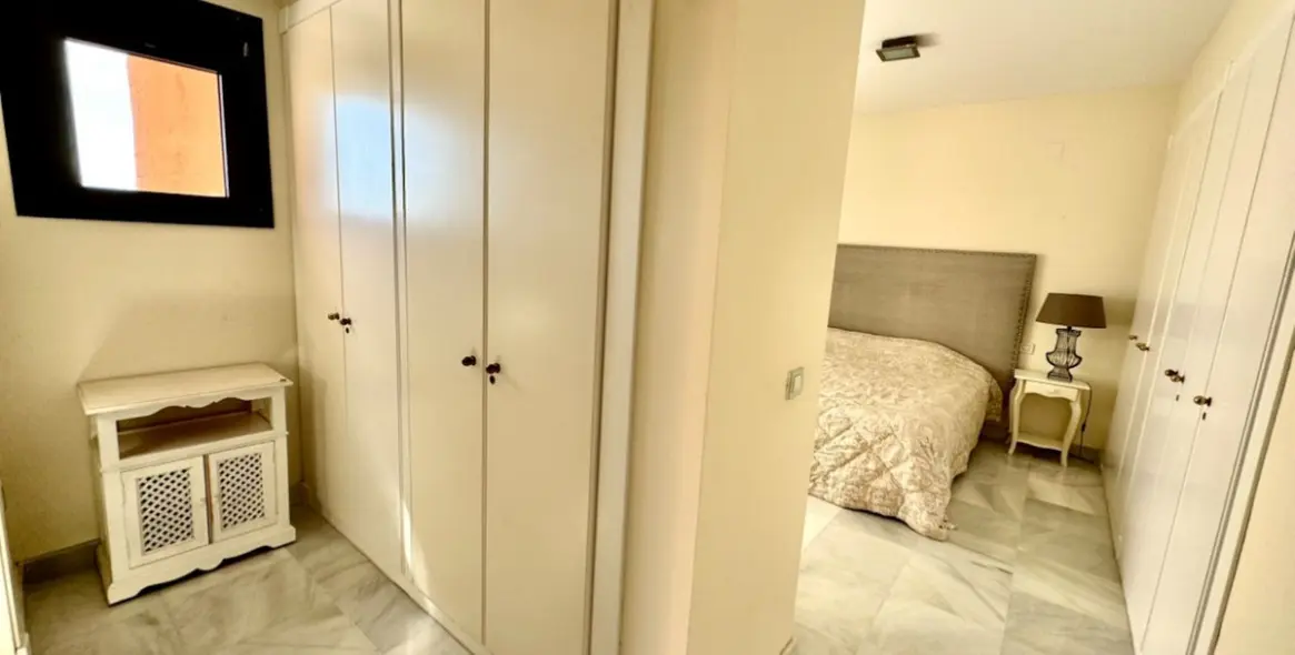 Short-term rent of penthouse in New Golden Mile 23