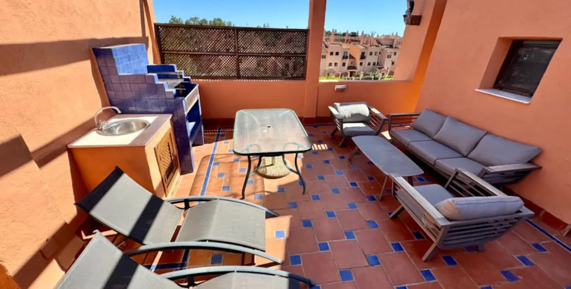 Short-term rent of penthouse in New Golden Mile 33