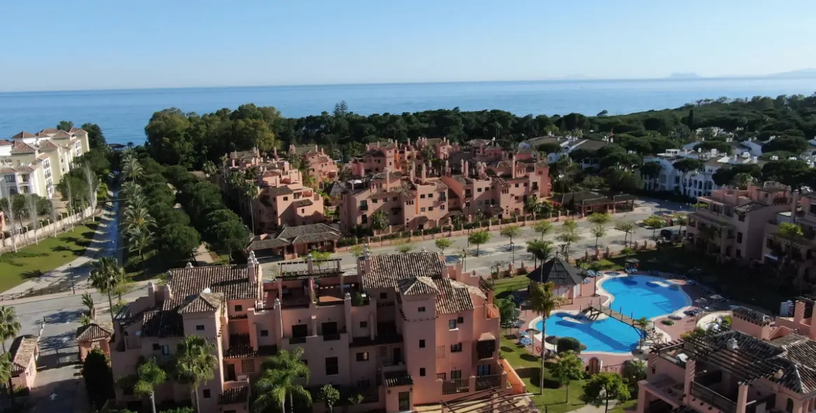 Short-term rent of penthouse in New Golden Mile 35