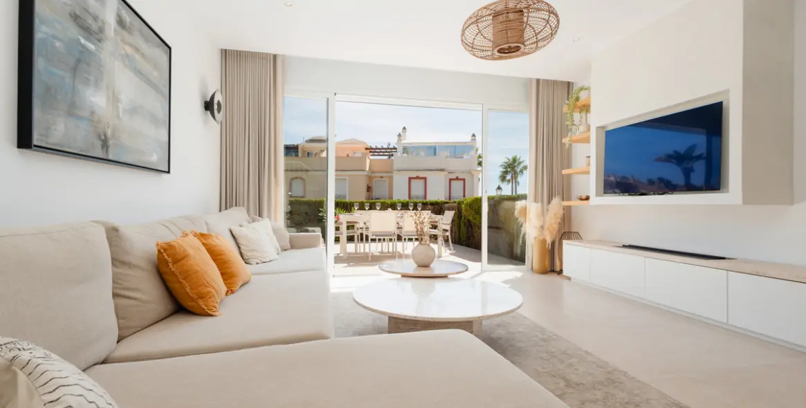 Long-term rent of semi-detached house in Bahía de Marbella 1