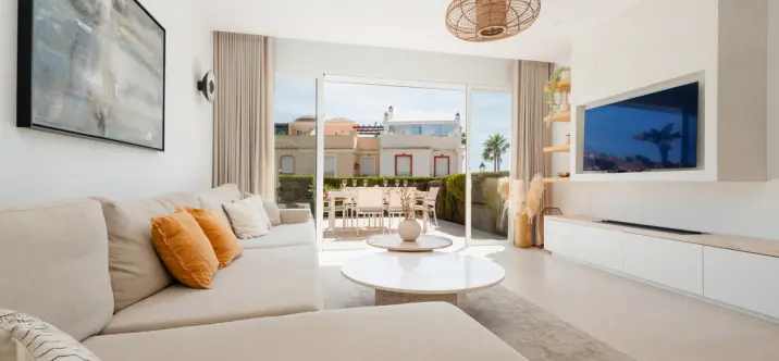 Long-term rent of semi-detached house in Bahía de Marbella 0