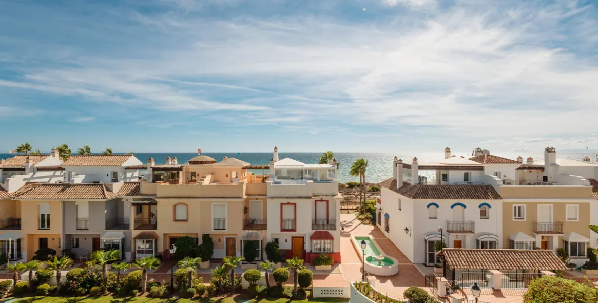 Long-term rent of semi-detached house in Bahía de Marbella 3