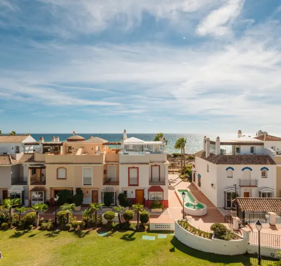 Long-term rent of semi-detached house in Bahía de Marbella
