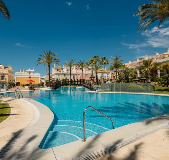 Long-term rent of semi-detached house in Bahía de Marbella