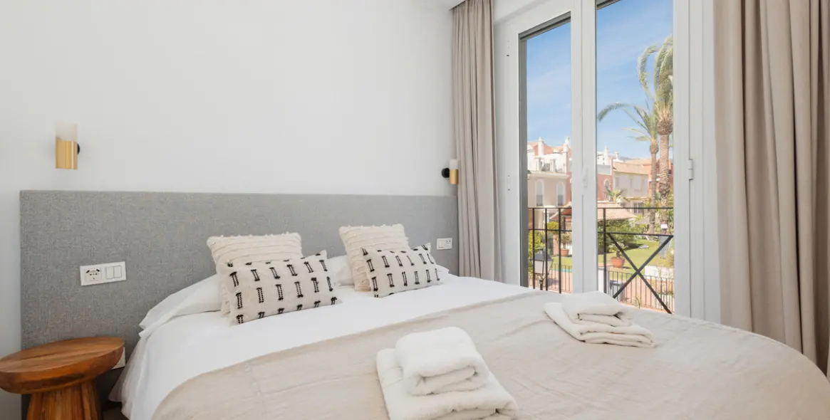 Long-term rent of semi-detached house in Bahía de Marbella 17