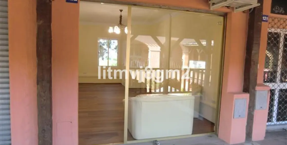 Long-term rent of office in Calahonda 10