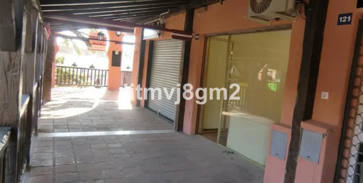 Long-term rent of office in Calahonda 11