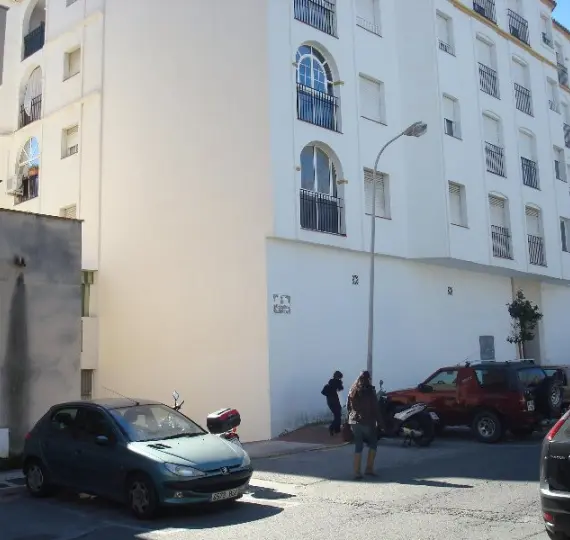 Long-term rent of shop in Estepona