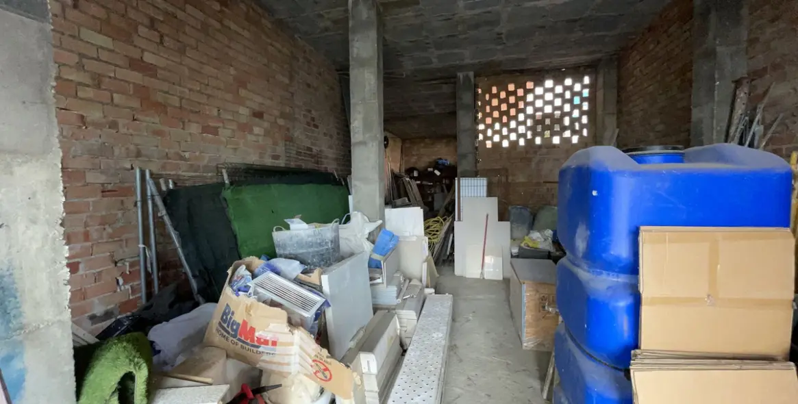 Long-term rent of shop in Estepona 4