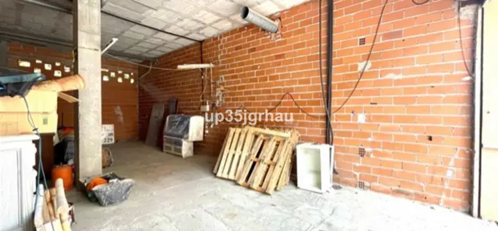 Long-term rent of commercial premises in Estepona 1