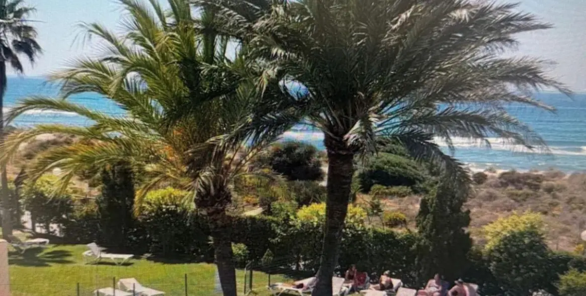 Long-term rent of middle floor apartment in Elviria 2