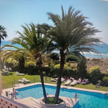 Alquiler a largo plazo de apartamento en planta media en Elviria