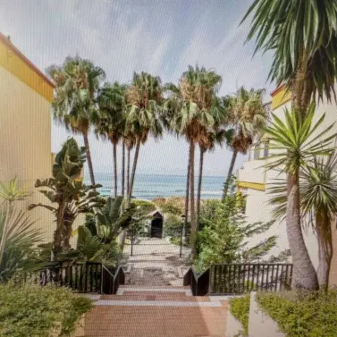Alquiler a largo plazo de apartamento en planta media en Elviria