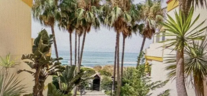 Alquiler a largo plazo de apartamento en planta media en Elviria 2