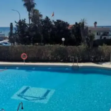 Alquiler a largo plazo de apartamento en planta media en Elviria
