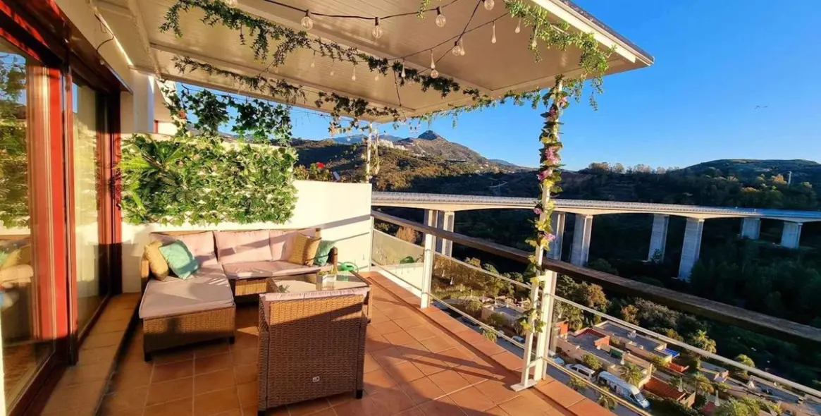 Long-term rent of penthouse in Benahavís 2