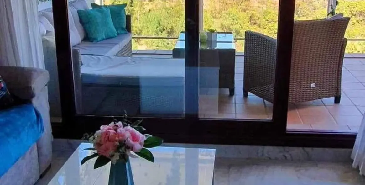 Long-term rent of penthouse in Benahavís 13