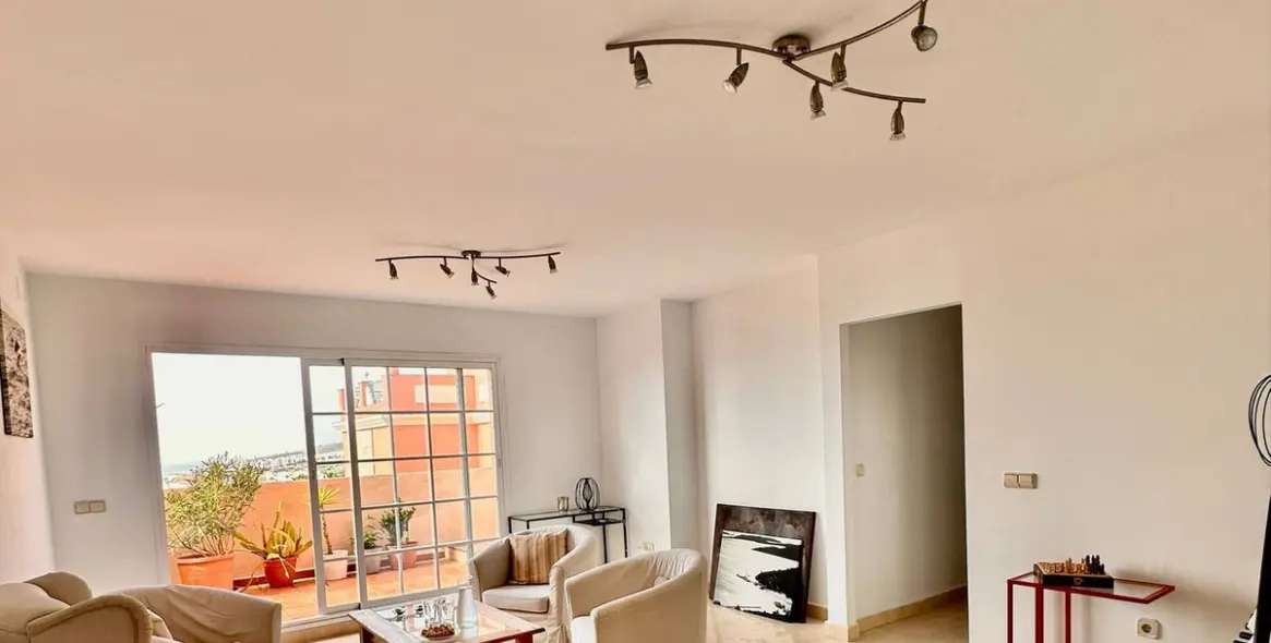 Долгосрочная аренда апартаментов на среднем этаже в La Duquesa 1