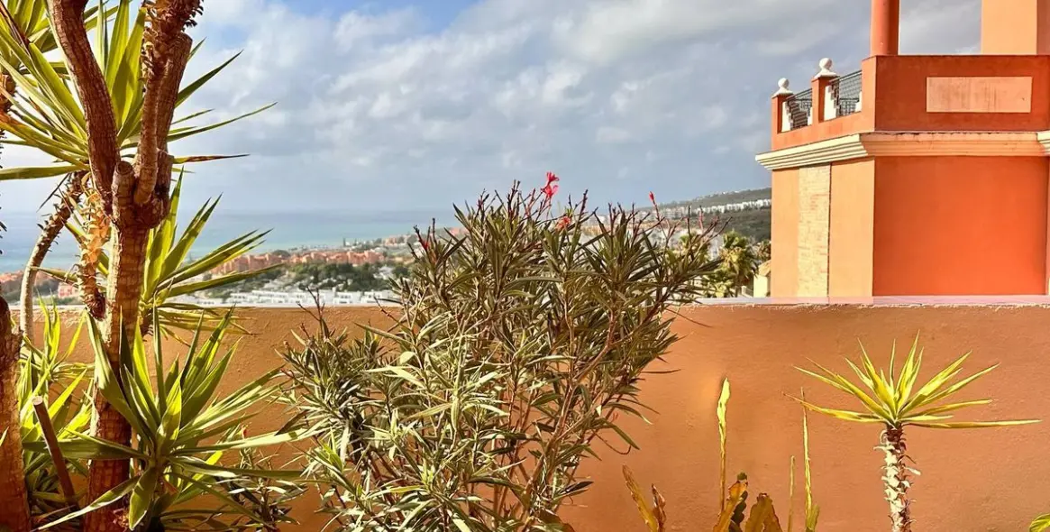 Долгосрочная аренда апартаментов на среднем этаже в La Duquesa 13