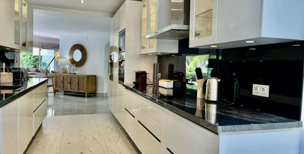 Краткосрочная аренда таунхауса в Bahía de Marbella 36