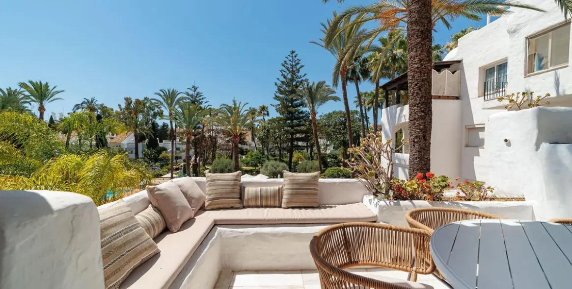 Short-term rent of middle floor apartment in Puerto Banús 2