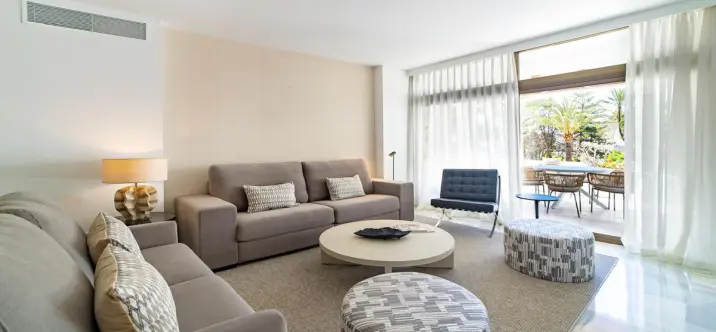 Short-term rent of middle floor apartment in Puerto Banús 2