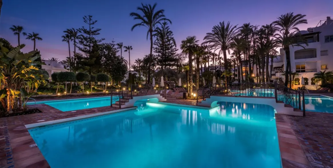 Short-term rent of middle floor apartment in Puerto Banús 10