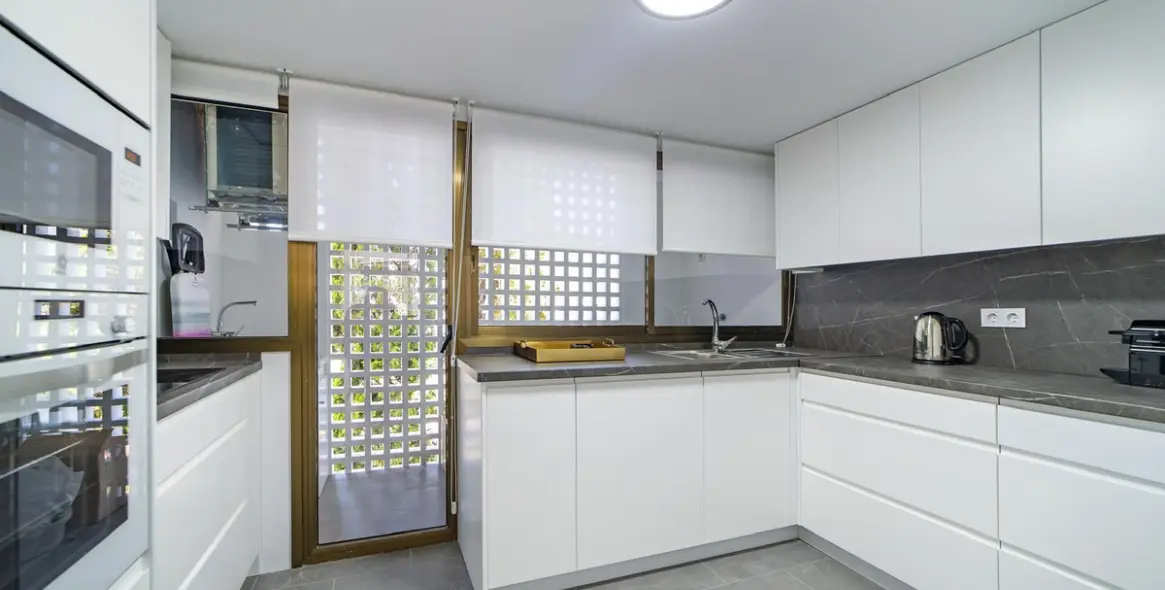 Short-term rent of middle floor apartment in Puerto Banús 12