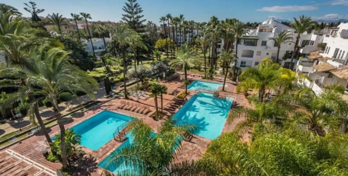 Short-term rent of middle floor apartment in Puerto Banús 15