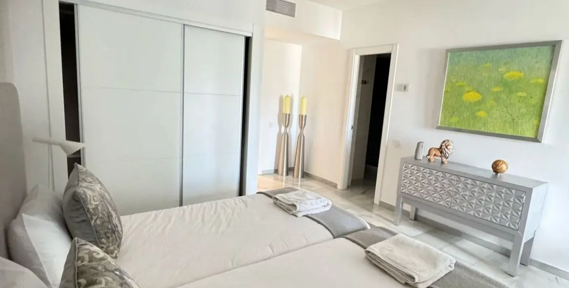 Short-term rent of middle floor apartment in Puerto Banús 20