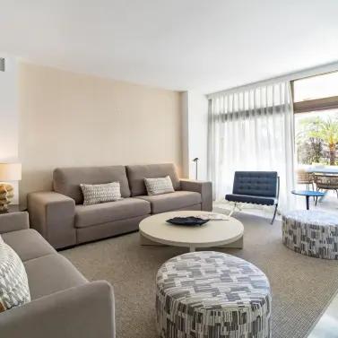 Краткосрочная аренда апартаментов на среднем этаже в Puerto Banús