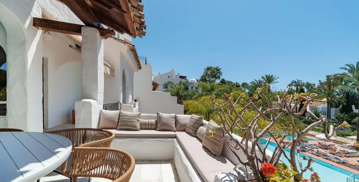 Short-term rent of middle floor apartment in Puerto Banús 21