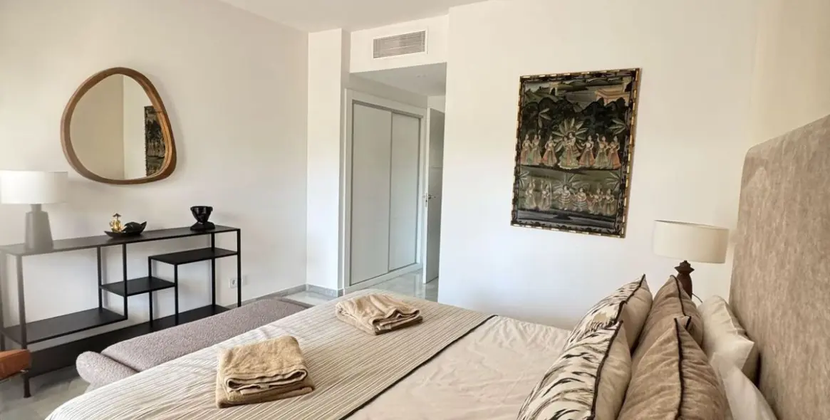 Short-term rent of middle floor apartment in Puerto Banús 25