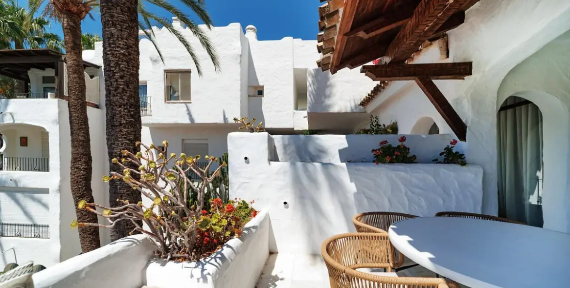 Short-term rent of middle floor apartment in Puerto Banús 26