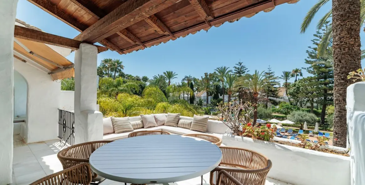 Short-term rent of middle floor apartment in Puerto Banús 28