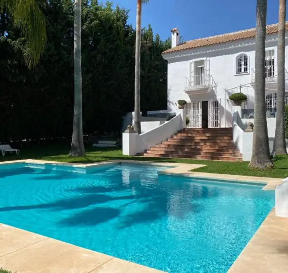 Long-term rent of detached villa in New Golden Mile