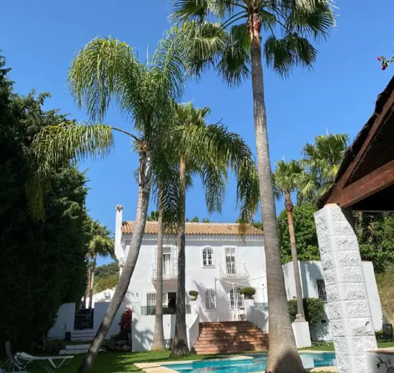 Long-term rent of detached villa in New Golden Mile