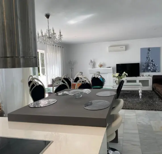 Long-term rent of detached villa in New Golden Mile