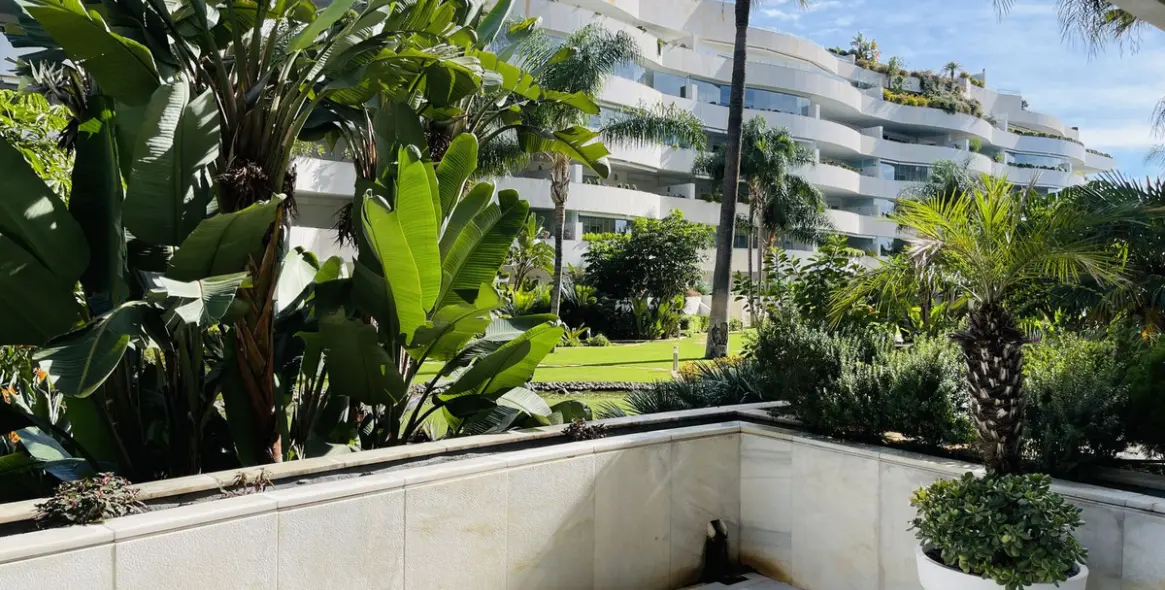 Short-term rent of ground floor apartment in Puerto Banús 1