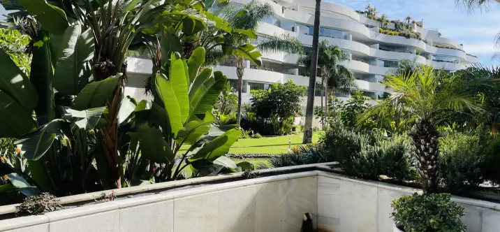 Short-term rent of ground floor apartment in Puerto Banús 0