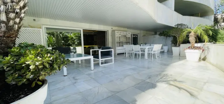 Short-term rent of ground floor apartment in Puerto Banús 1
