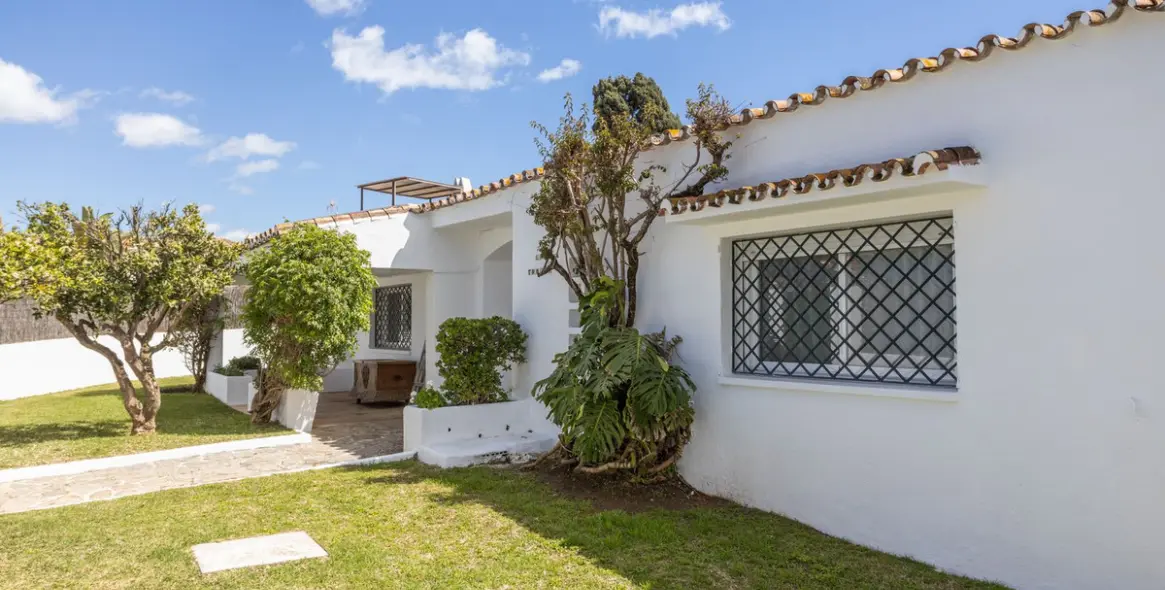 Short-term rent of detached villa in Guadalmina Baja 1