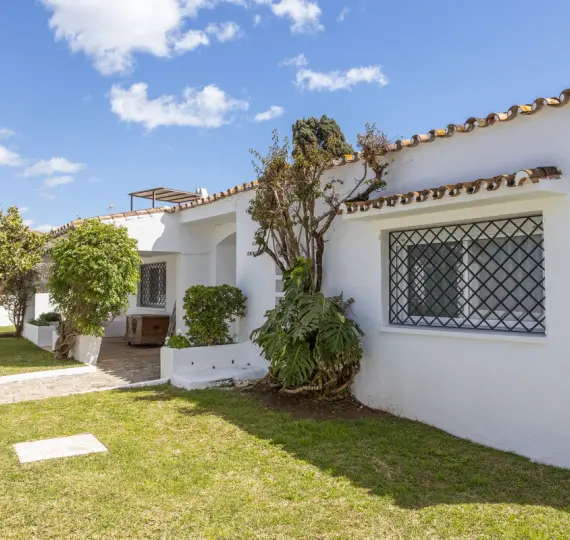 Краткосрочная аренда  отдельно стоящей виллы в Guadalmina Baja