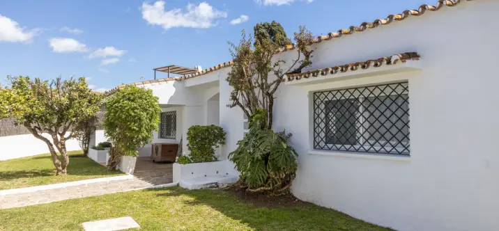 Краткосрочная аренда  отдельно стоящей виллы в Guadalmina Baja 0