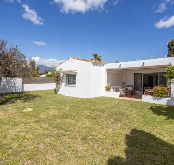 Краткосрочная аренда  отдельно стоящей виллы в Guadalmina Baja